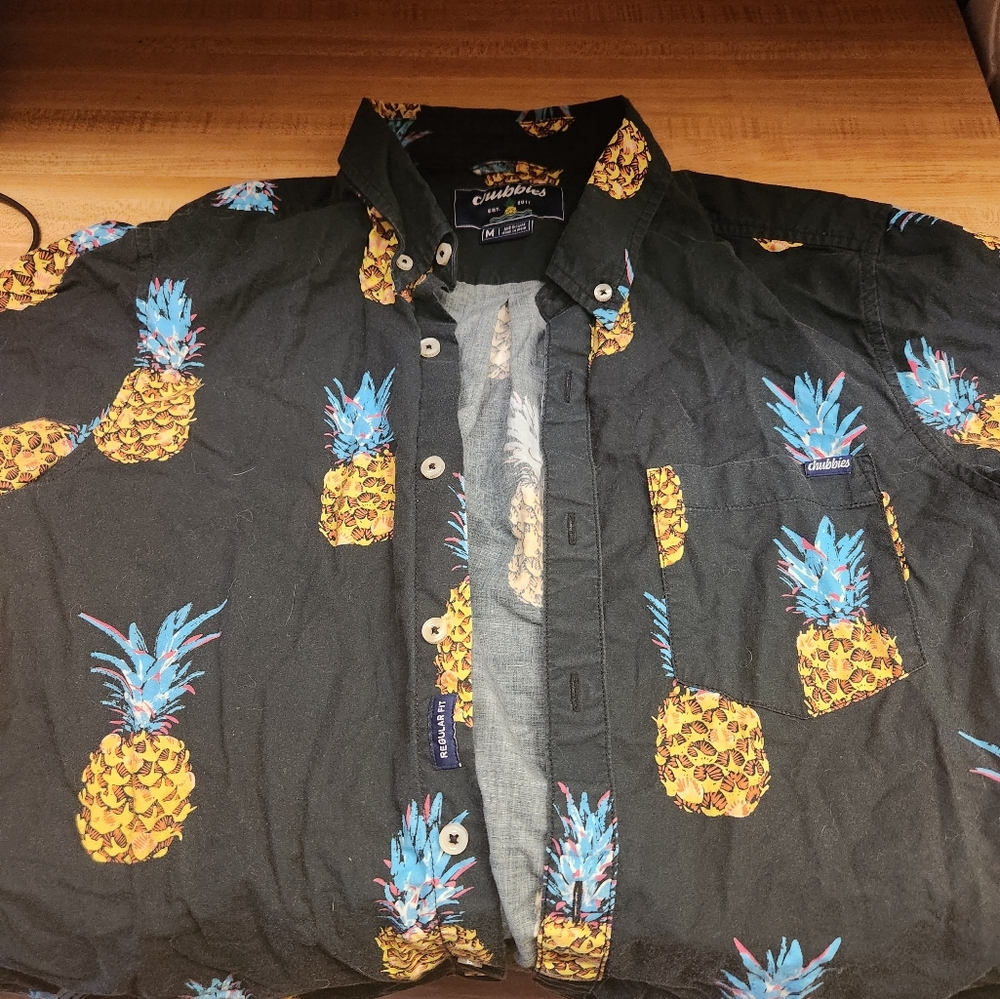 Size M Chubbies shirts